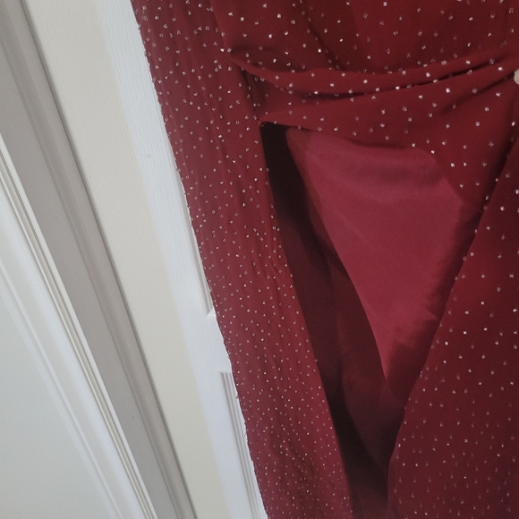 Elegant ESH Design wine red evening gown - Picture 2 of 10